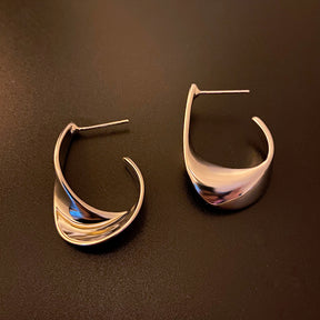 Metal Twisted Design Sense Earrings