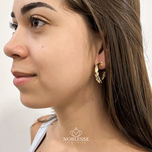 Carregar imagem no visualizador da galeria, BRINCO MEIA ARGOLA TORCIDA (2,9CM) BANHADO A OURO 18K
