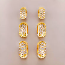 Carregar imagem no visualizador da galeria, TRIO DE BRINCOS DE ARGOLINHAS ARTICULADAS CRAVEJADAS BANHADO A OURO 18K
