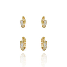 Carregar imagem no visualizador da galeria, BRINCO DUPLO DE ARGOLAS ARTICULADAS CRAVEJADAS CRISTAL (11MM/13MM) BANHO OURO 18
