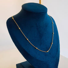 Carregar imagem no visualizador da galeria, COLAR COM BOLINHAS BANHADO OURO 18K
