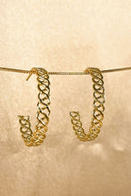 Carregar imagem no visualizador da galeria, Brinco Argola Média Trabalhada com Vazado Banhado em Ouro 18k

