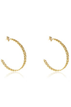 Carregar imagem no visualizador da galeria, Brinco Argola Média Trabalhada com Vazado Banhado em Ouro 18k
