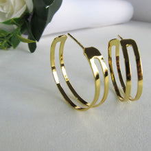 Carregar imagem no visualizador da galeria, Brinco Argola Media Dupla Vazada Banhado em Ouro 18k
